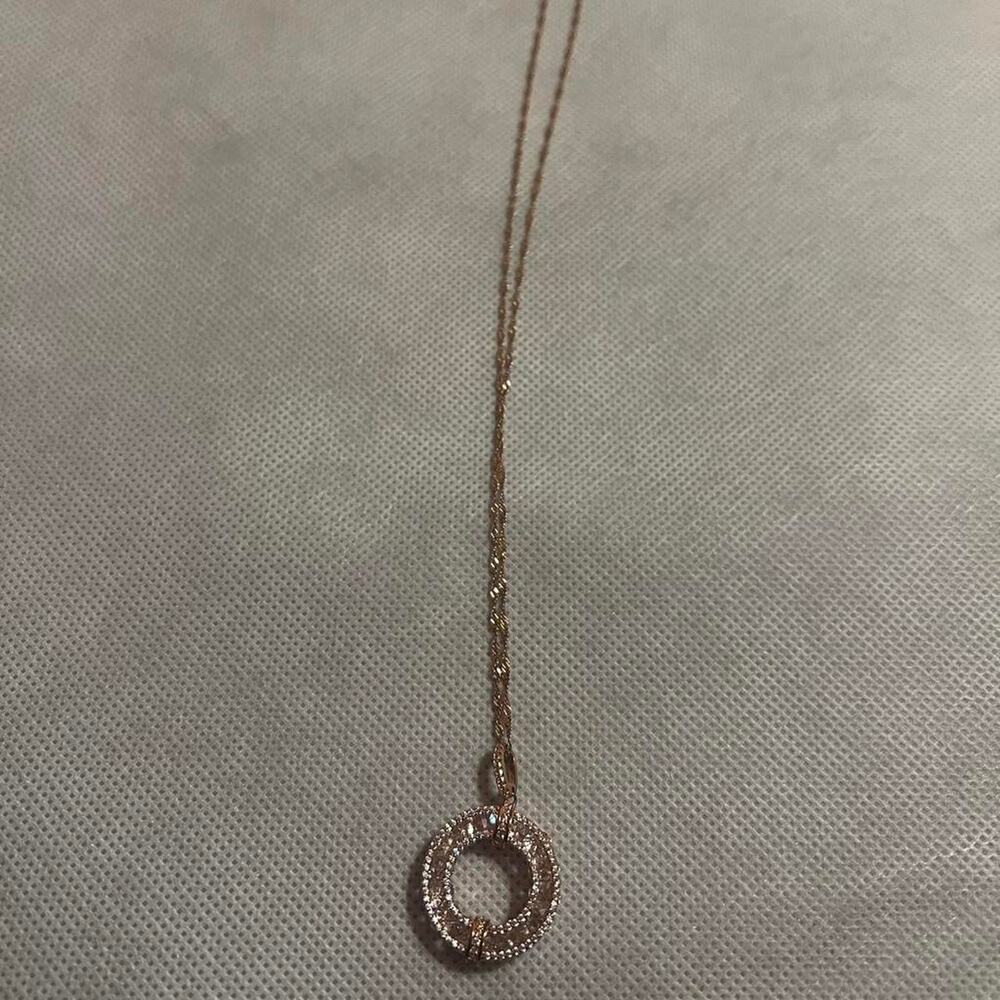 Rose gold necklace with pendant